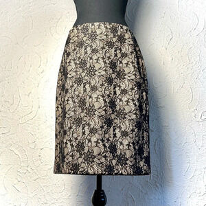 🙀 3/$18 Talbots Lace Pencil Skirt Size 8. Floral Lace Over Tan. Fully Lined.